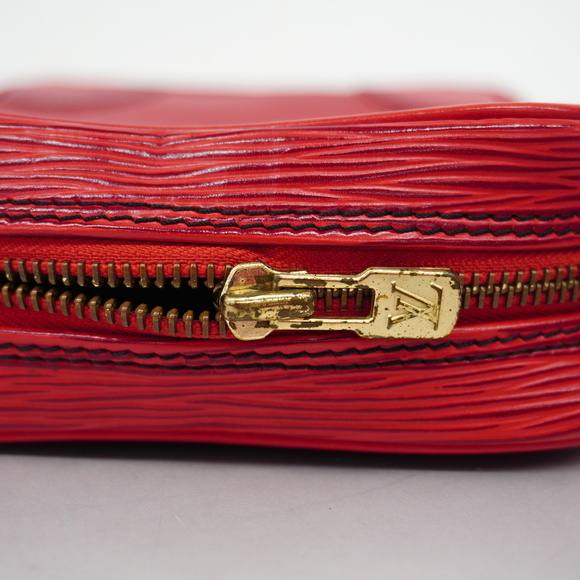 Louis Vuitton Epi Danube Shoulder Bag Red - Picture 8 of 12